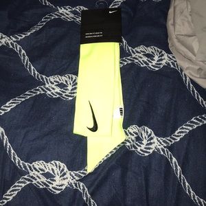 Nike dri fit tie headband